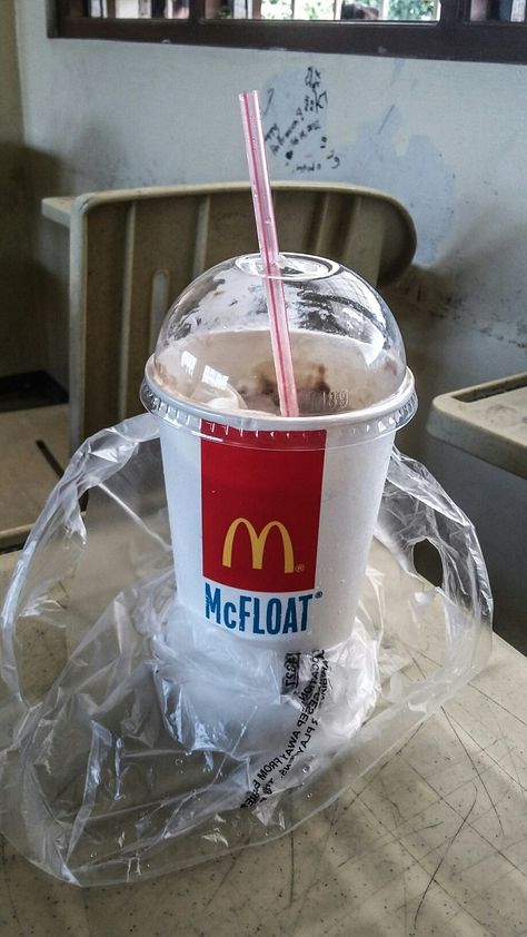 mcfloat || coke || school || drink Coke Float Mcdonalds, Coke Float Aesthetic, Coke Float Jollibee, Mcdonald's Aesthetic, Coke Float, Art Themes, Coca Cola, Float, My Favorite