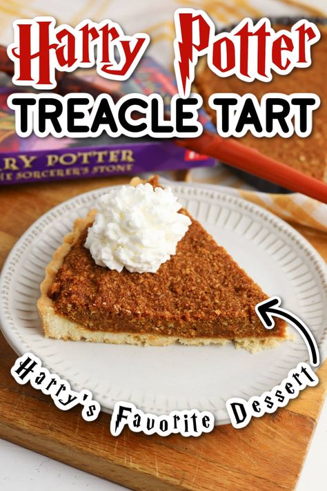 If you have a sweet tooth, this delicious Harry Potter Treacle Tart is for you! Find out why this treat is Harry Potter's favorite dessert! Fudge Harry Potter, Pie Crust Dessert, Harry Potter Treats, Harry Potter Desserts, Treacle Tart, Fast Desserts, British Desserts, Harry Potter Food, Tart Dessert