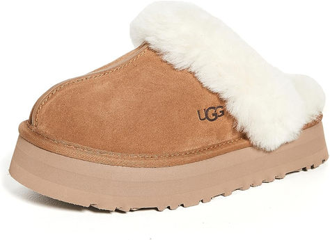 Good Walking Shoes, Cute Uggs, Ugg Slippers Women, Ugg Store, Chestnut Uggs, Disco Style, Ugg Slippers, Classic Boots, Outdoor Wear