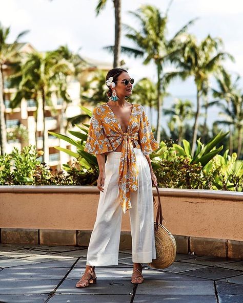 Why white linen pants are my new best friend for summer on CarrieBradshawLied.com (link in bio).☀️🌴🌺 Find all the outfit details there! And I hope everyone in America is enjoying their long weekend and honoring and remembering every man and woman who has sacrificed so much for all of us. 🇺🇸 Words can’t express the gratitude and respect. ❤️💙 // #happymemorialday #rcmemories #kapalua #maui #hawaii #f21xme #plvxme #mymarkandgraham #baublebar Linen Pant Summer Outfit, Medeteranian Cruise Outfits, Northern Europe Summer Outfits, Classy Vacation Outfits Tropical, Dress For Vacation Outfit Ideas, Hawaii Dress Outfit Ideas, Maui Outfit Ideas, Kathleen Barnes, Island Vacation Outfits