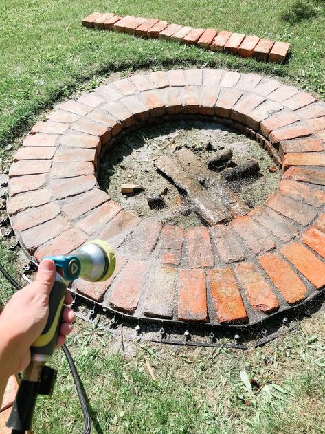 DIY-Fire-Pit-3 Brick Cooking Pit, Bricks Around Fire Pit, Brick Fire Pit Patio, Brick Fire Pit Diy, Simple Outdoor Fire Pit, Fire Pit With Bricks, Brick Outdoor Fire Pit, Brick Fire Pit Ideas Backyard, Diy Brick Fire Pit