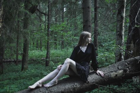 Goth Pictures Aesthetic, Dark Outdoor Photoshoot, Twilight Themed Photoshoot, Dark Forest Senior Pictures, Goth Forest Photoshoot, Goth Photo Poses, Witchy Senior Pictures, Spooky Senior Pictures, Dark Forest Photoshoot