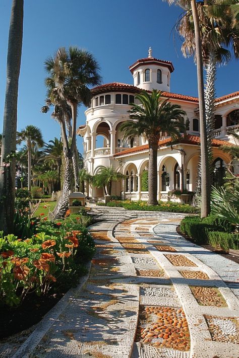 Mexico Mansion, Mexican Mansion, Tuscan Houses, Spanish Style Mansion, Cool Mansions, Villa Architecture, American Mansions, Mansion Exterior, Daytona Beach Florida