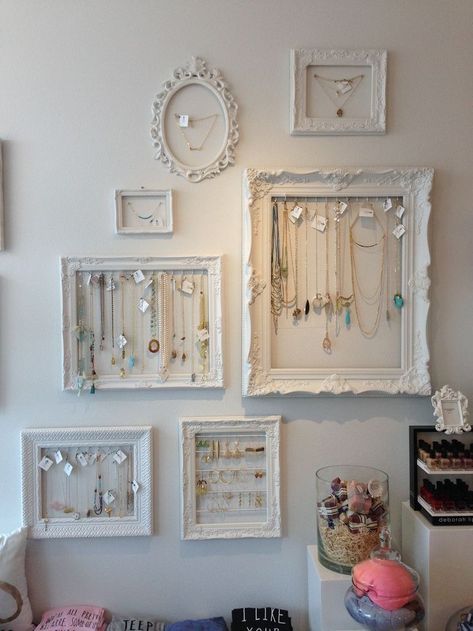 Jewelry Wall Display, Zimmer Diy, Jewelry Storage Diy, Display Frames, Diy Jewelry Display, Jewelry Organizer Wall, Diy Jewelry Holder, Jewelry Wall, Small Bedroom Designs