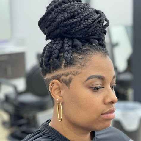 Not a lot of girls love to wear or get undercut hairstyles. Where do you stand when it comes to this brave haircut? Women who are in their early teens... Black Undercut Hairstyles For Women, Undercut Black Women Braids, Undercut With Dreads Women, Tapered Hair Women Long, Dread Undercut Women, Undercuts With Braids, Undercut With Braids Black Women, Undercut Locs Women, Women Dreads With One Shaved Side