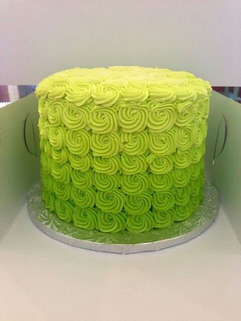 Tortas Buttercream, Remission Party, Ombre Rosette Cake, Ombre Cakes, Green Birthday Cakes, Patty Cakes, Rosette Cake, Green Cake, Ombre Cake