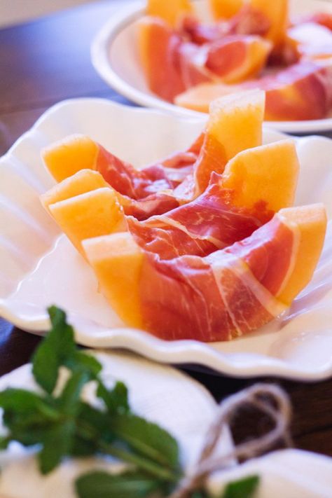 Prosciutto Wrapped Cantaloupe Prosciutto Appetizer, Party Canapes, Bien Tasty, Italian Dinner Party, Prosciutto Wrapped, Tuscan Garden, Dinner Party Summer, Birthday Dinner Party, Dinner Party Menu