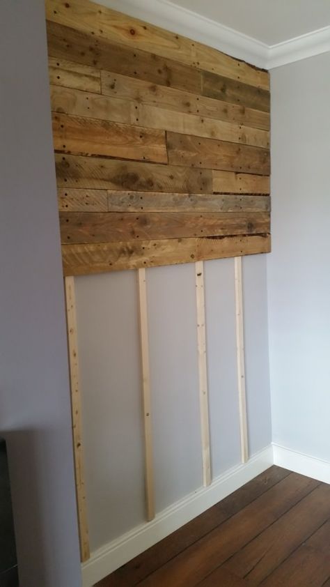 Pallet Wall Living Room Pallet Projects Pallet Walls Pumpkin Pottery, Wooden Pallet Wall, Koti Diy, Stencils Painting, Floor Painting, Porch Floor, Wood Pallet Wall, Diy Casa, Pallet Wall