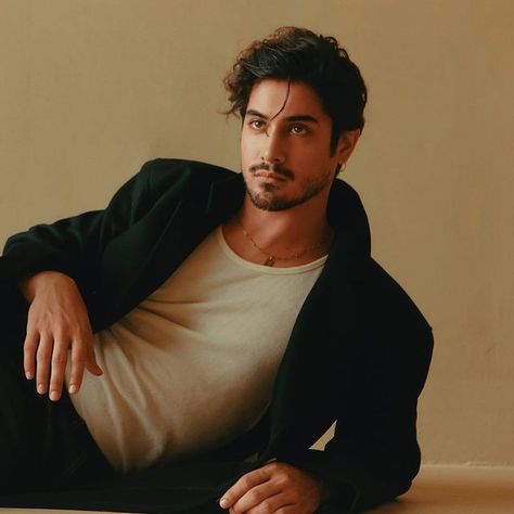 Evan Jogia, Avan Jogia, Music Humor, Inside Jokes, Poses For Men, Cute Celebrities, Male Face, Face Claims, Celebrity Crush