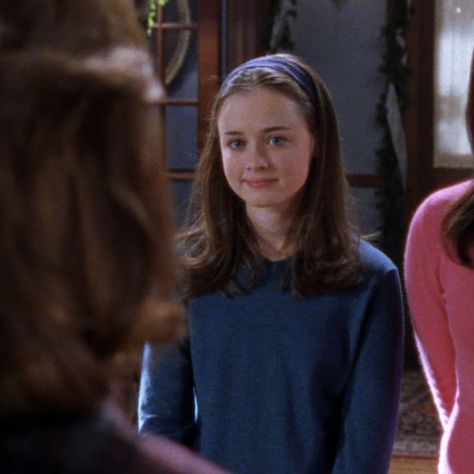 Rory Gilmore Scarf Season 1, Rory Gilmore Hair Accessories, Rory Gilmore Hair Headband, Rory Gilmore Look Alike, Rory Gilmore Haircut Season 1, Rory Gilmore Lipgloss, Rory Headband, Rory Gilmore Hairstyles Season 1, Rory Gilmore Pictures