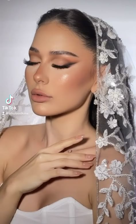 Engagement Glam Makeup, Edgy Bride Makeup, Blushing Bride Makeup, Latina Bridal Makeup, Soft Bridal Makeup Romantic, Soft Pink Makeup, Uni Makeup, Glam Bride Makeup, Soft Bridal Makeup