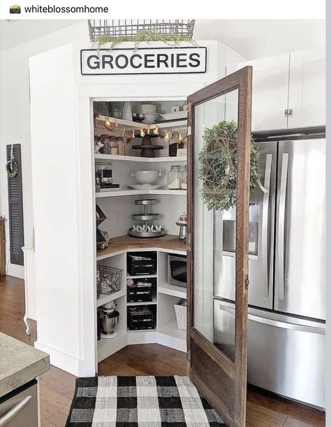 Small Corner Pantry, Farm Kitchen Ideas, Corner Pantry Ideas, Space Maximization, Corner Pantry, Pantry Remodel, Farmhouse Kitchen Island, Small Pantry, Kitchen Pantry Design