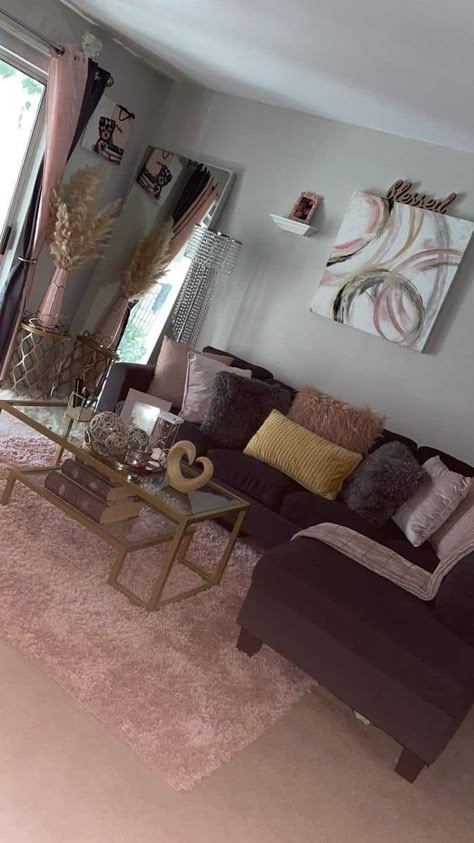 Dark Brown And Pink Living Room, Brown Pink Living Room Decor, Pink And Brown Living Room Decor, Living Room Designs For Women, Basic Apartment Kitchen Decor, Pink And Brown Decor Living Room, Brown And Pink Decor Living Room, Apartment Decor For Women, Cute Condo Ideas Interior Design