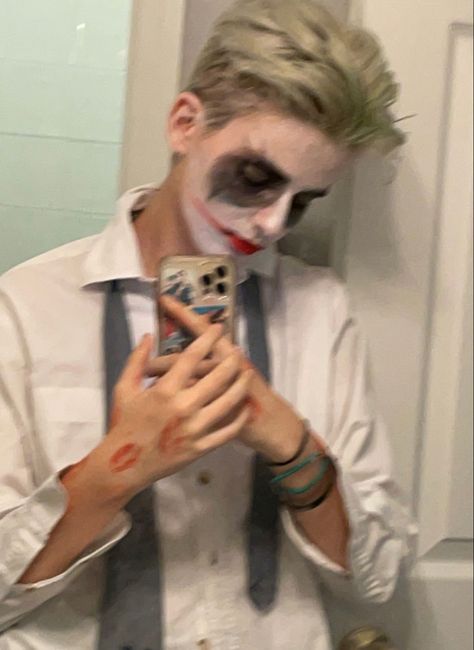 The Joker Costume Men, Joker Cosplay Men, Joker Halloween Costumes Men, Boys Joker Costume, Mens Joker Costume, Joker Costume Men, Joker Outfit, Joker Halloween Costume, Halloween Parejas