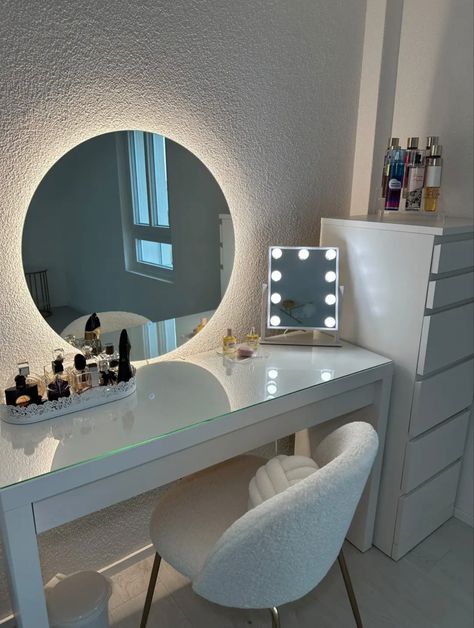 Vanity Ideas Bedroom Circle Mirror, Desk With Circle Mirror, Desk With Mirror Vanity Ideas, Vanity With Circle Mirror, Circle Mirror With Lights, Circle Mirror Vanity, Vanity Circle Mirror, Circle Mirror Bedroom, Circle Mirror Decor