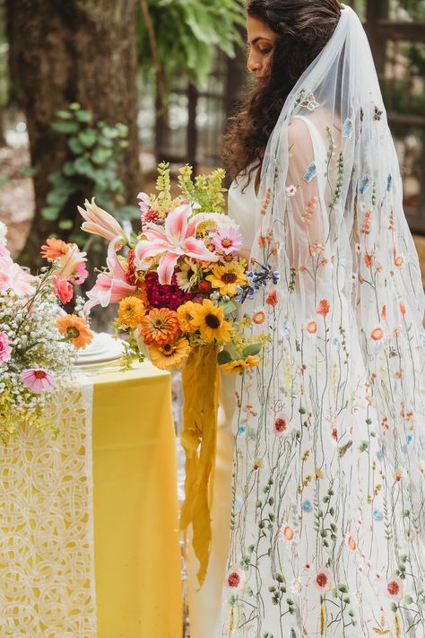 Veil With Flowers, Unique Wedding Veils, Wildflower Wedding Theme, Veil Floral, Floral Veil, Flowers Unique, Flower Veil, Fairy Wedding, Orange Wedding