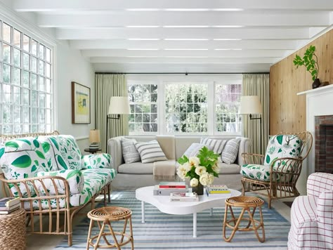 A Hamptons beach house by David Netto | House & Garden Hamptons Architecture, Hamptons Beach House, Hamptons Beach, Small Cottages, House Pics, English Decor, Cedar Shingles, House By The Sea, Low Ceilings