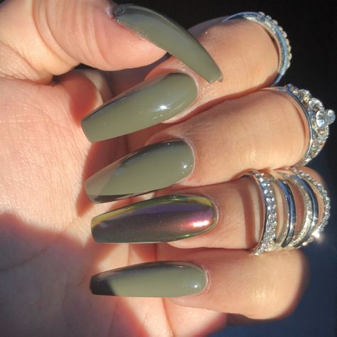 ✞THEmeanestWITCH✞ Nails And Rings, Fall Nail Polish, Dark Green Nails, Nails Trend, Nagellack Trends, Green Nail Designs, Green Nail, Fall Acrylic Nails, Fall Nail Art