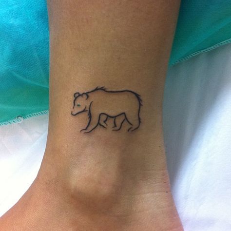 Cute bear shape tattoo on ankle idea for woman Bear Outline Tattoo, Small Bear Tattoo, Black Bear Tattoo, Grizzly Bear Tattoos, Bear Paw Tattoos, Bear Outline, Bear Tattoo Designs, Outline Tattoo, Shape Tattoo