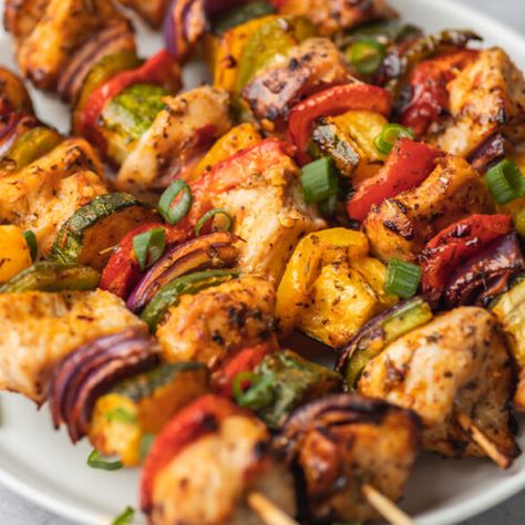 Kebab Marinade, Chicken Kabob Marinade, Kabob Marinade, Mediterranean Grilled Chicken, Chicken Kabob Recipes, Grilled Chicken Kabobs, Chicken Skewer Recipe, Mediterranean Spices, The Mediterranean Dish