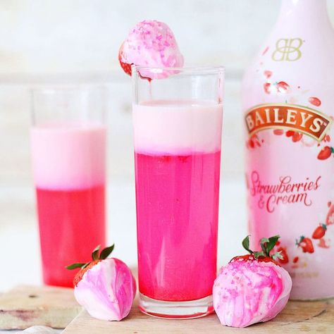 Baileys Drinks, Baileys Cocktails, Strawberry Cocktail, White Chocolate Syrup, Starbucks Birthday, Soda Cake, Edible Luster Dust, Strawberry Cocktails, Birthday Cake Pops