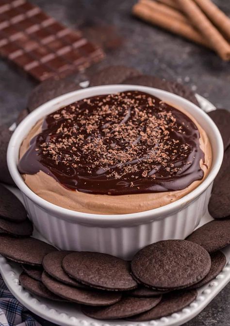 Chocolate Cheesecake Dip, Easy Chocolate Cheesecake, Cheesecake Dip Recipe, Dip Food, Chocolate Fudge Sauce, Chocolate Sundae, Chocolate Pudding Cake, Cheesecake Dip, Sweet Dips