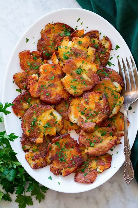 Smashed Red Potatoes, Roasted Smashed Potatoes, Potato Side Dishes Easy, Red Potato Recipes, Smashed Potatoes Recipe, Crispy Smashed Potatoes, Red Potato, Potato Recipes Side Dishes, Breakfast Potatoes