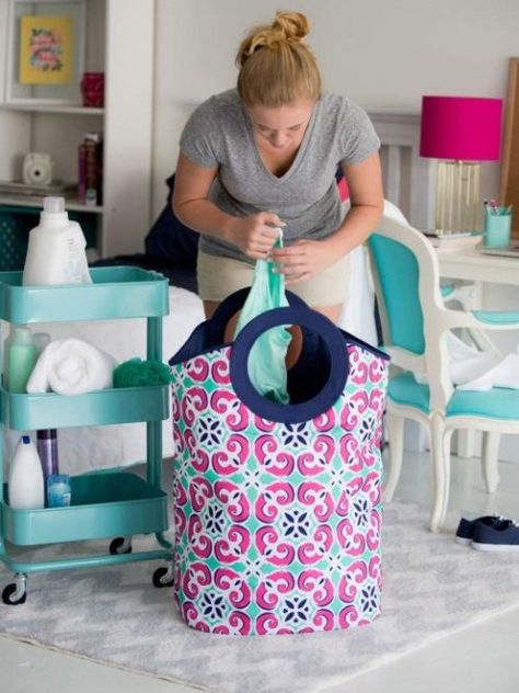 20 Items Every Guy Needs For His Dorm - Society19 College Laundry Basket, College Dorm Room Hacks, Pretty Dorm Room, Dorm Laundry, Boys Dorm Room, Dorm Hacks, School Hacks Diy, Dorm Room Hacks, Dorm Diy