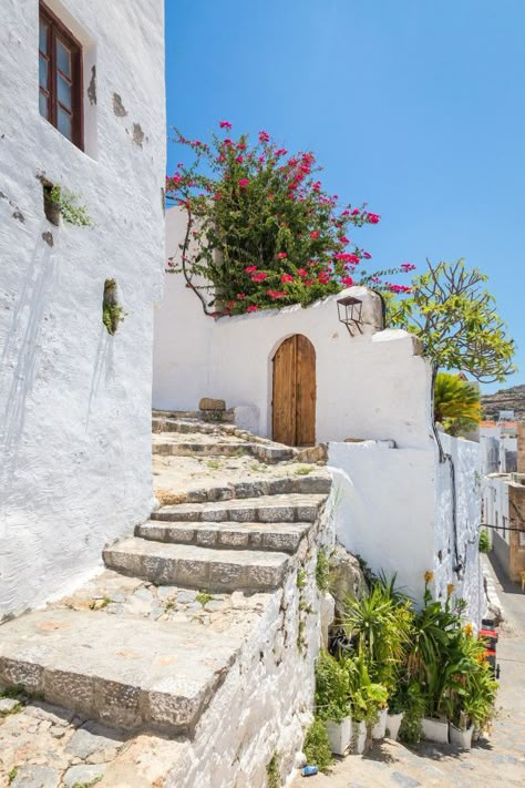 Greek Village House, Greek White House, Greek Town Aesthetic, Greek Staircase, White Stone House, Greek Scenery, Greek Buildings, Greek Landscape, Town Photography