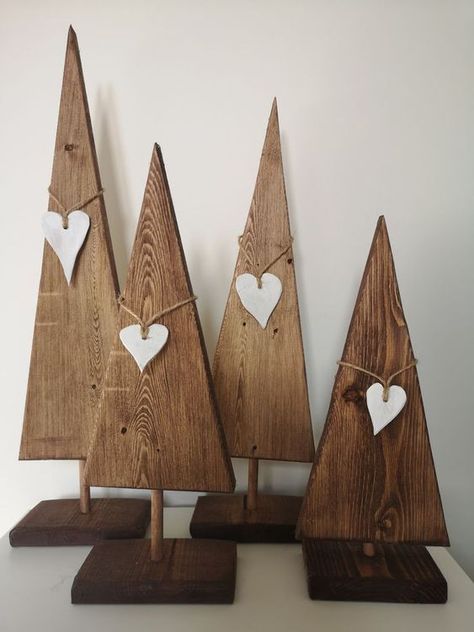 Woodworking Projects Christmas, Wooden Crafts To Make And Sell Unique, Handmade Wooden Christmas Decorations, May Decorating Ideas, Christmas Wood Decor Ideas, Tree Branch Projects, Christmas Wooden Crafts, Scrap Wood Christmas Projects, Christmas Wood Decor