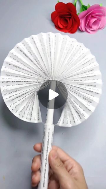 Fan Folding Paper Craft, Making Paper Fans, Fan Making Craft, How To Make A Paper Fan, Paper Fans Diy, Fan Origami, Diy Paper Fan, Paper Folding Crafts, Folding Fans