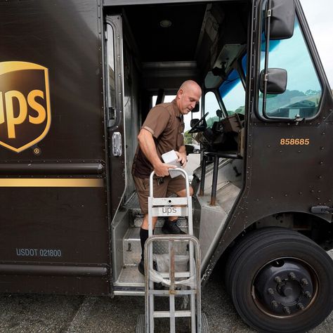 Full-time UPS drivers will earn $170,000 a year, on average, in new contract, CEO says Ups Driver, Usa Today, Full Time, A Year, Ups