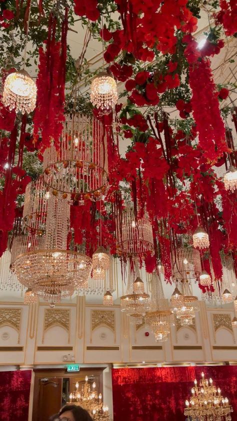 Event Decor Business, Wedding Decor Indian, Decor Indian Wedding, Pakistani Wedding Decor, Red Gold Wedding, Indian Wedding Theme, Red Wedding Decorations, Red And White Weddings, Decor Business