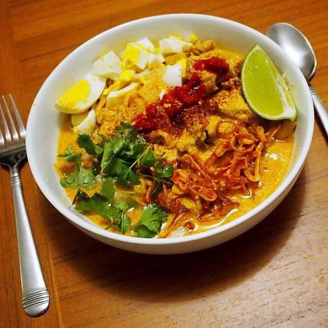 Burmese Noodles, Myanmar Food, Burmese Food, Noodle Soups, Crispy Shallots, Shrimp Paste, I Am Pretty, Skinless Chicken Thighs, Canned Coconut Milk