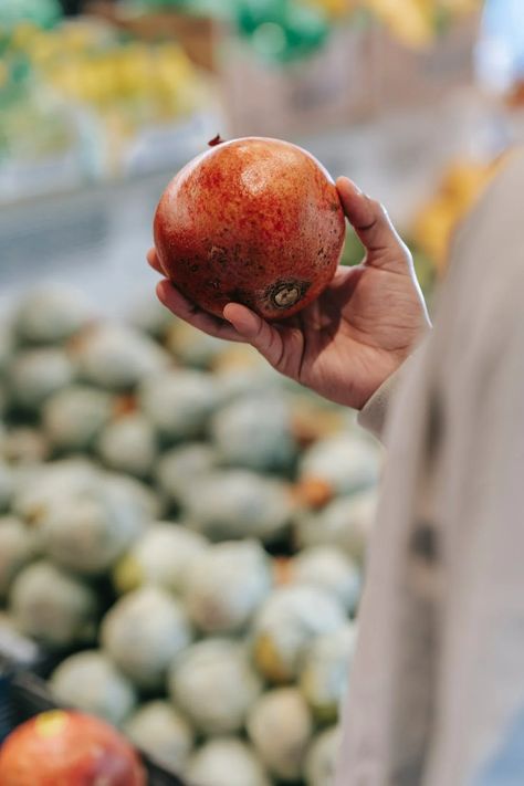 Crop male buyer choosing pomegranate in grocery market · Free Stock Photo Grocery Product Photography, Food Market Photography, Grocery Store Photography, Farmers Market Photography, Farmers Market Photos, Grocery Shopping Photography, Groceries Photography, Grocery Photography, Grocery Store Photoshoot