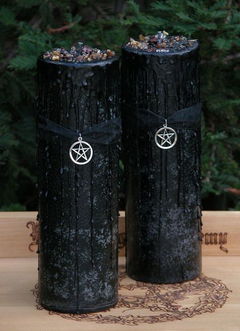 Soya Mumu, Magia Das Ervas, Candle Magick, Witchy Crafts, Black Witch, Witch Magic, Witch Aesthetic, Candle Spells, Black Candles