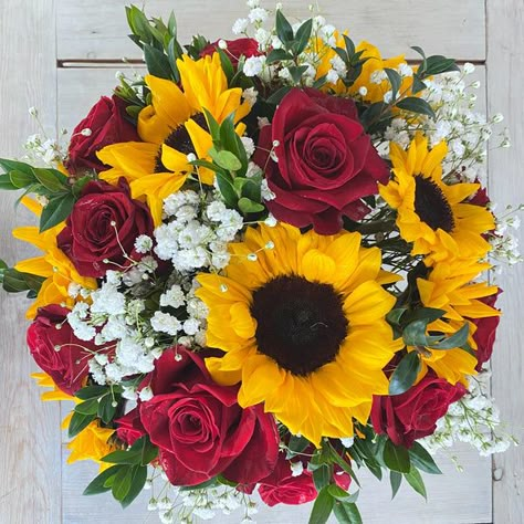 Sun Flowers And Roses, Red Roses And Sunflowers, Sunflowers Roses, Sunflower Wedding Decorations, Dozen Red Roses, Sunflower Theme, Sunflowers And Roses, Sunflower Themed Wedding, Red Rose Bouquet