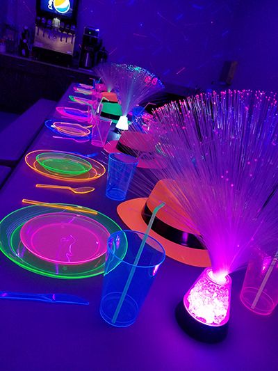 Neon Sweet 16, Dark Birthday Party, Selfie Room, Neon Pool Parties, Glow In The Dark Birthday, Glow Theme Party, Dark Birthday, Sweet 16 Party Themes, 14th Birthday Party Ideas