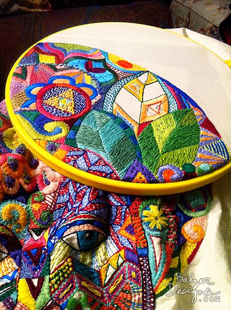 Trippy Embroidery, Beautiful Embroidery Designs, Hantverk Diy, Fiber Art Projects, Quilt Modernen, Colorful Embroidery, Hand Embroidery Stitches, Hand Embroidery Patterns, Embroidery Inspiration