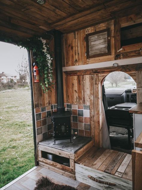 Cottagecore Skoolie, Van Living Interior, Van Life Ideas, Van Life Interior, Converted Vans, Tumblr Room, Camper Interior Design, Bus Interior, Bus Living