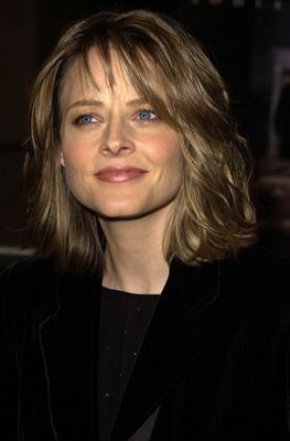 Jody Foster Hairstyles, Jody Foster, Jodi Foster, Medium Shag Haircuts, Medium Hair Styles For Women, New Hair Do, Medium Layered Haircuts, Peinados Recogidos, Jodie Foster