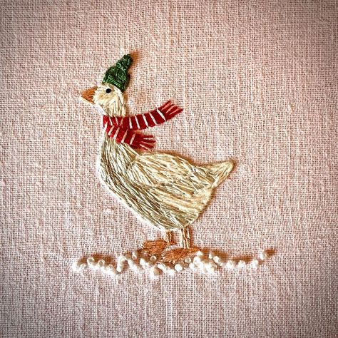 Goose Embroidery, Chicken Embroidery, Embroidery Birds, Duck Embroidery, Embroidery Napkins, Embroider Ideas, Christmas Goose, Christmas Embroidery Patterns, The Goose