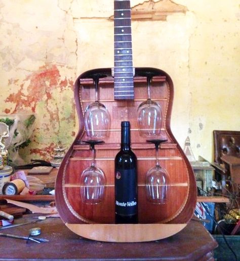 16 Creative Ways to Recycle Old Guitar into Home Décor Items Bookshelves Ideas, Broken Guitar, Guitar Shelf, Guitar Crafts, Guitar Diy, Cheap Ideas, Ideas Clothes, Bedrooms Ideas, Diy Upcycling