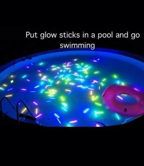 Cool nighttime pool party idea Water Blob, Lev Livet, Christina Grimmie, Fun Sleepover Ideas, Night Swimming, Summer Fun List, Foto Tips, Summer Plans, Glow Sticks