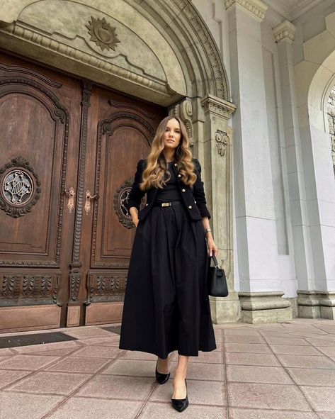 Dior inspired all black look with a full skirt ✨ *this post contains affiliate links Black Skirt Outfit Ideas, Parisa Wang, Black Skirt Outfit, Dior Outfit, Black Full Skirt, Skirt Styling, Elegant Evening Wear, Dior Skirt, Black Skirt Outfits