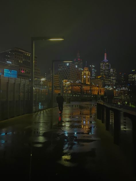 Melbourne Night Aesthetic, City Core Aesthetic, Aesthetic Skater Boy, Melbourne Aesthetic, Aesthetic Skater, City Life Aesthetic, Midnight City, Japan Photography, Street Lamp