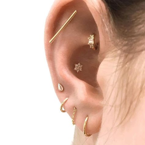 Gold Treats, Ear Peircings, Geode Jewelry, Cool Ear Piercings, Maria Tash, Cute Ear Piercings, Ear Style, Gem Earrings, Conch Piercing