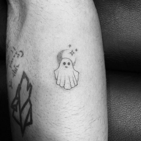 Ghost With Crown Tattoo, Ghost With Moon Tattoo, Ghost And Moon Tattoo, Ghost Moon Tattoo, Fineline Halloween Tattoo, Fineline Ghost Tattoo, Ghost Music Tattoo, Fine Line Ghost Tattoo, Fine Line Halloween Tattoo