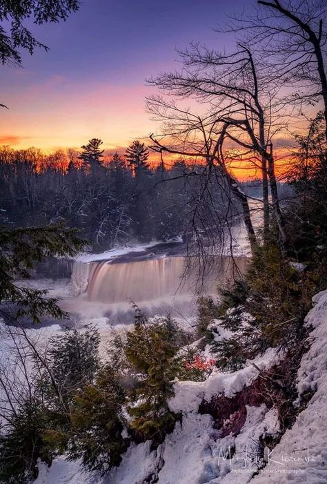 Tahquamenon Falls in Michigan's Upper Peninsula. Photo credit: Diamondstar Photography. Michigan Aesthetic, Ludington State Park, Michigan State Parks, Tahquamenon Falls, Upper Peninsula Michigan, Michigan Photography, Wildflower Field, Amazing Landscapes, Christmas Vibe