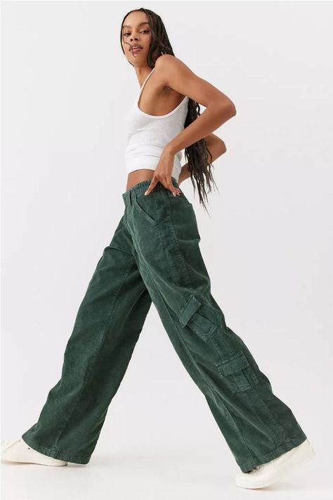 Green Cargo Pants Outfit Ideas, Cargo Pants Outfit Ideas, Green Cargo Pants Outfit, Pants Outfit Ideas, Cargo Pants Outfit, Green Cargo Pants, Green Fits, Green Cargo, Oversized Denim Jacket